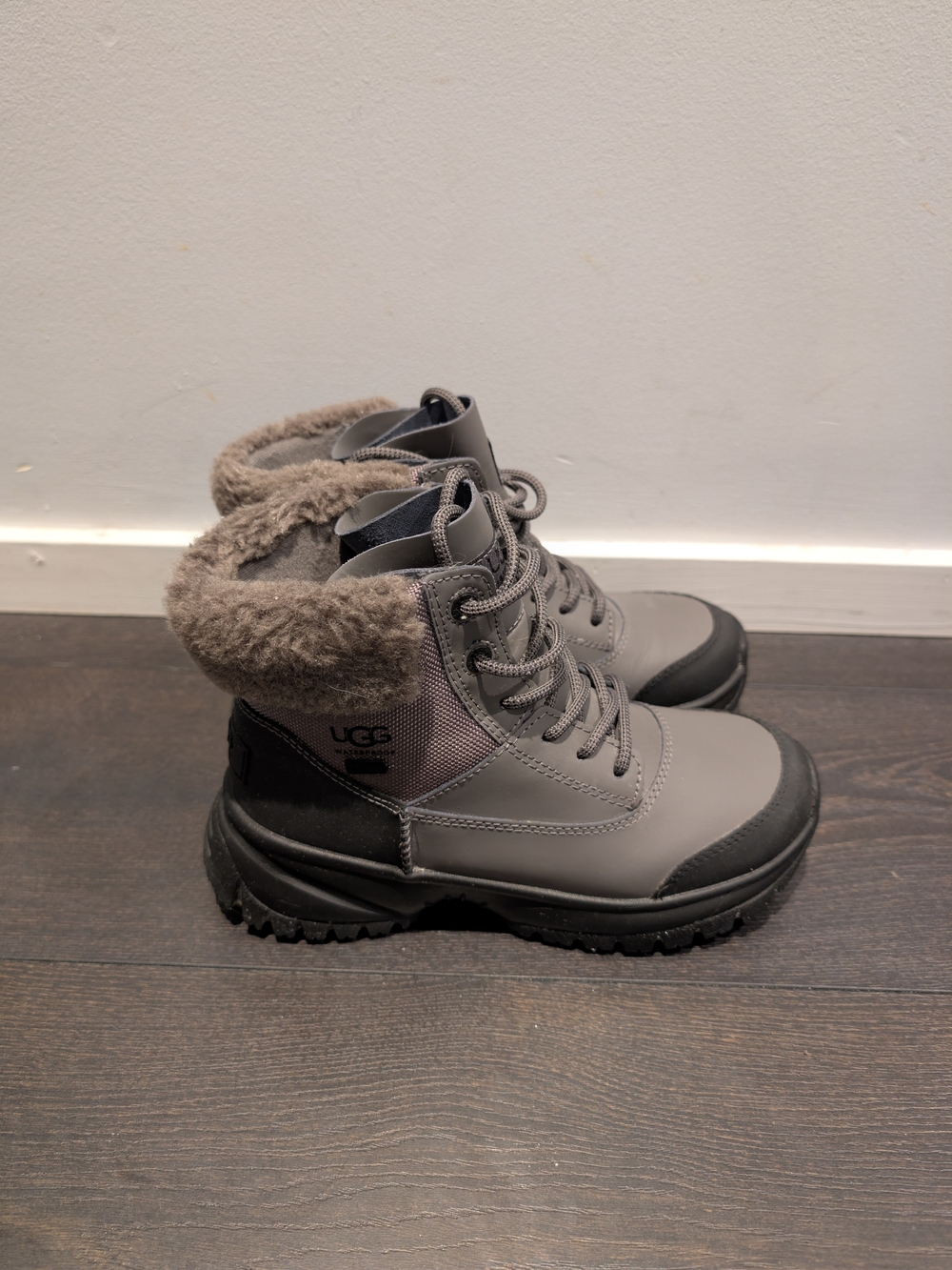 UGG Yose Fluff V2 Boots